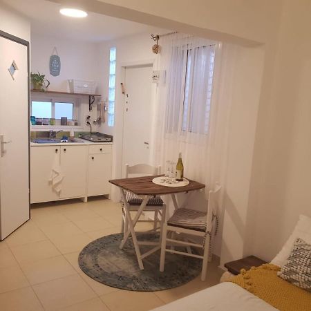 Appartamento כרמונ'ס פטיו - Carmona'S Patio Eilat Esterno foto
